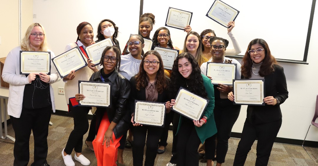 wellstarcollege's tweet photo. Congratulations to the 1st Cohort of the Community Engagement for Better Behavioral Health Project. #thisiswellstarcollege #ksu #socialwork #kennesawstate #wchhs22 #ksugrad
#hootyhoo #ForeverOwlsπ¦ https://t.co/98L6gBxk3J