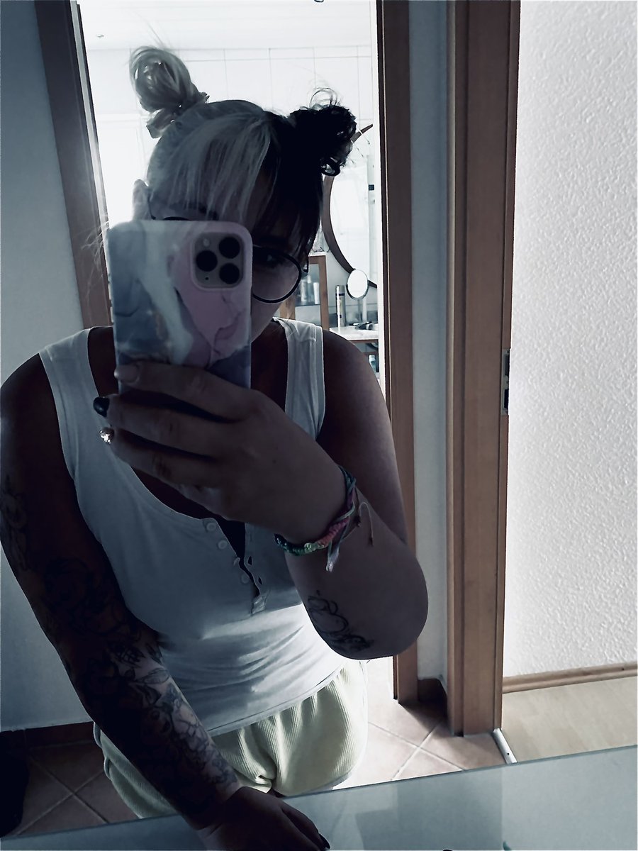 lilginamaus's tweet photo. was ist denn da los..? https://t.co/z9KmPG3rEQ