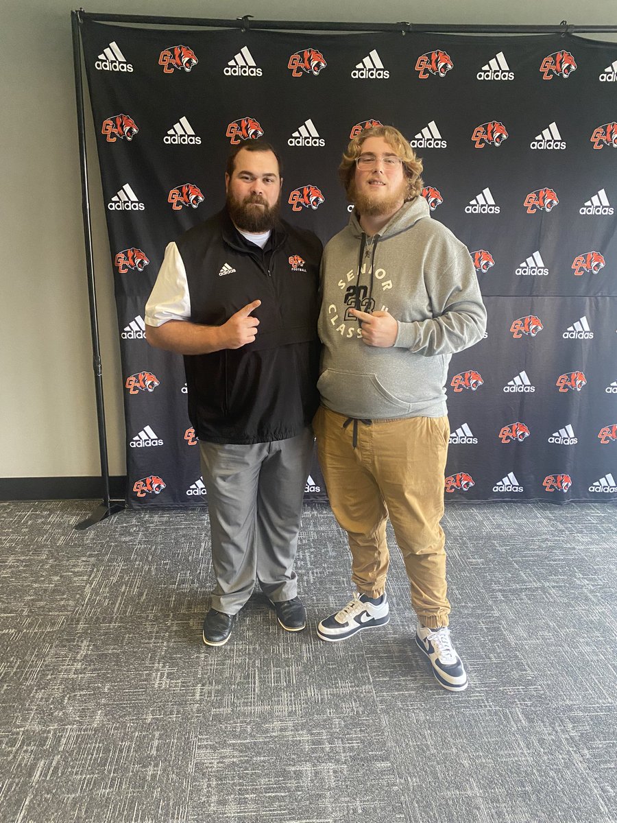 Had an awesome time at <a href="/GtownCollege/">Georgetown College</a>! Huge thanks to <a href="/CoachThrower2/">Michael Thrower</a> <a href="/GtownCoachO/">Chris Oliver</a> <a href="/CoachDamGC/">Coach Damschroder</a> for having me! <a href="/MJGOLDENBEARFB/">MT. JULIET FOOTBALL</a> <a href="/shaeeflatt/">Shaee Flatt</a> <a href="/nickorick63/">Coach Nick O'Rick</a>