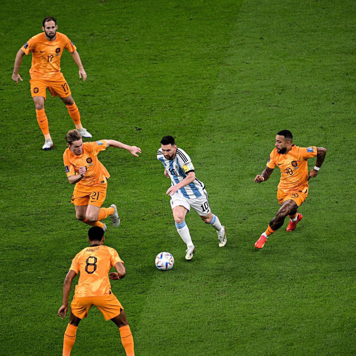 Kal2utsab's tweet image. Watching Messi 🐐