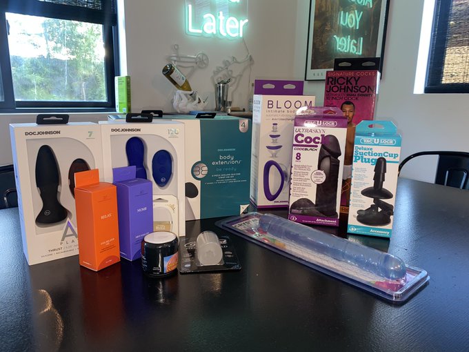 Santa definitely came early 🥁Thank you @TheOriginalDoc for all the goodies!!!💕💦 https://t.co/mLNEFbC<a class="tags" target="_blank" title="On Twitter" href="/?out=eyJ0eXAiOiJKV1QiLCJhbGciOiJIUzUxMiJ9.eyJpYXQiOjE3MjAxNzA3MDIsImlzcyI6InR3cG9ybnN0YXJzLmNvbSIsIm5iZiI6MTcyMDE3MDcwMiwiZXhwIjoxNzUxNzA2NzAyLCJyZWRpcmVjdF91cmwiOiJodHRwczovL3R3aXR0ZXIuY29tL1RoZU9yaWdpbmFsRG9jIn0.87DbnAY1pJ2giuY3C5xaeNjJeufsX2iywlLxaVrwtktKvzhAuf-IW8hwrhqGnbRXtuDBUjV7-RphREFF9JPbQQ">@TheOriginalDoc</a><a href="/tag/newprofilepic"class="tags"><span>#newprofilepic</span></a>