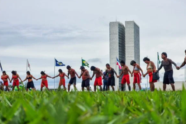 Metropoles's tweet photo. Funai deve sair da Justiça e ir para Ministério dos Povos Originários

GT da pauta indígena discute ao longo da transição de governo os rumos da Funai, que se retiraria da Secretaria da Justiça

Leia: https://t.co/MgdQvLjtgL https://t.co/qEzuBic7P7