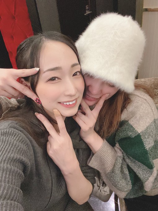 2号店に仲良しのあかりん(美谷朱里)がきてくれた！ 手ブレしすぎて死ぬ！ https://t.co/u8FTXNyvzo<a href="/tag/%E5%89%8D%E6%92%AE%E3%81%A3%E3%81%9F%E3%82%84%E3%81%A4"class="tags"><span>#前撮ったやつ</span></a>