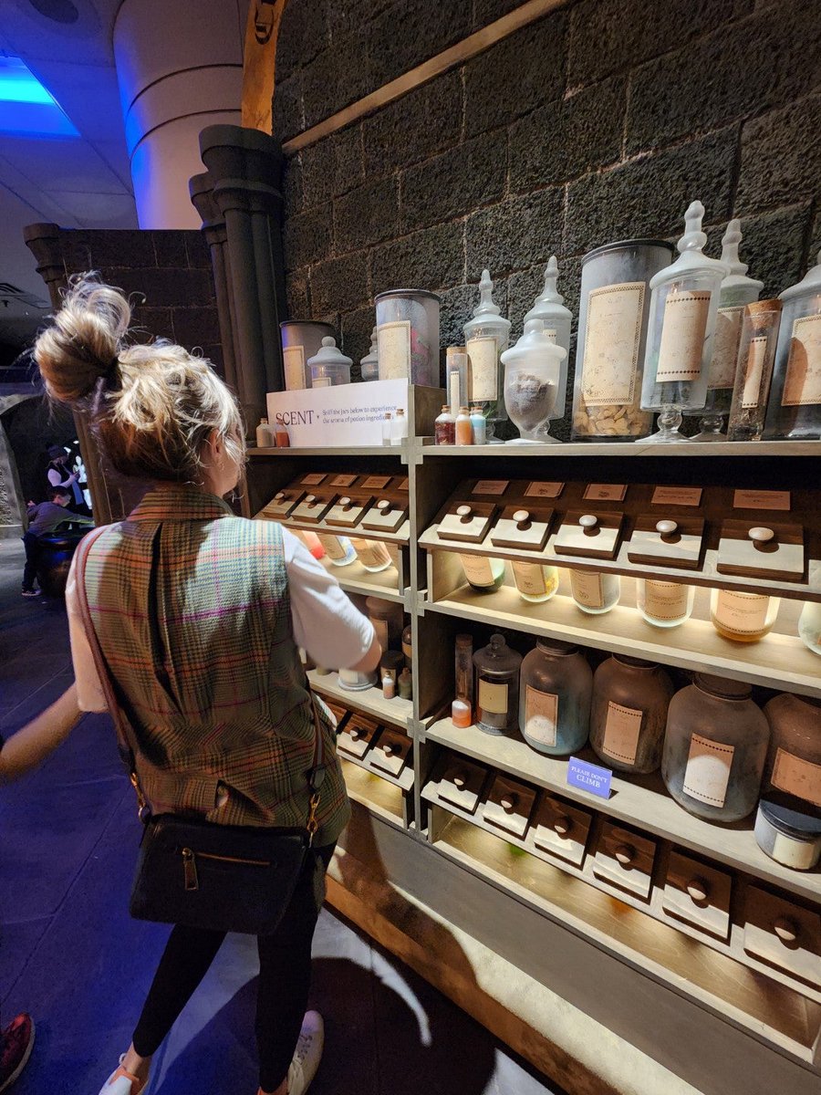 dcDesignSuite's tweet image. Wizardry for the wife! (@ Harry Potter: Magic At Play in Chicago, IL) swarmapp.com/c/4VCiLq8HVlv