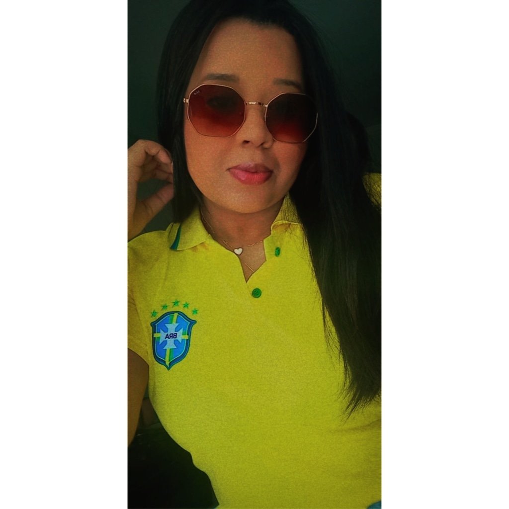 IvaniaAlves9's tweet photo. A todos os jogadores da seleção, parabéns! Foi lindo de ver vcs unindo o país inteiro de novo. Brasil todo tava precisando. Daqui 4 anos eu vou torcer muito feliz pelos que estiverem lá. Aqui é Brasil. https://t.co/3H0N2E4eAI