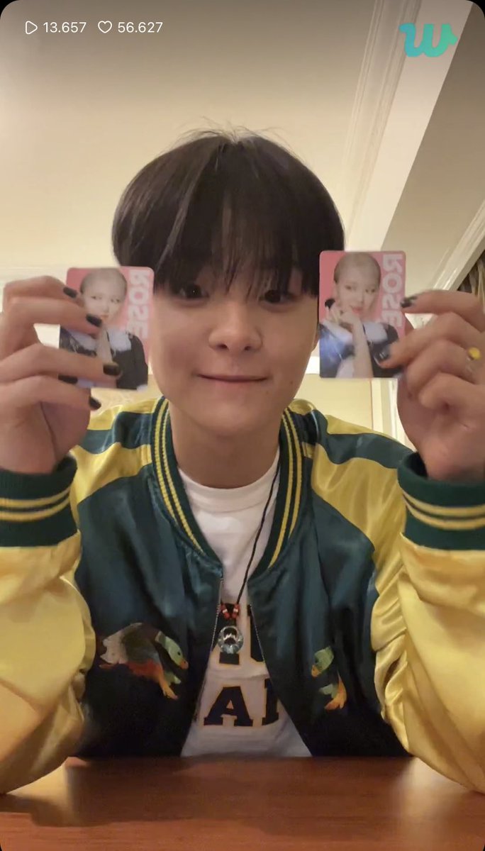 Jihoon got the Oreo x BLACKPINK snack in Jakarta. He had previous mentioned that he was going to buy it in Jakarta before it came out in Korea and he got Rosé 

<a href="/treasuremembers/">TREASURE</a> #TREASURE #트레저