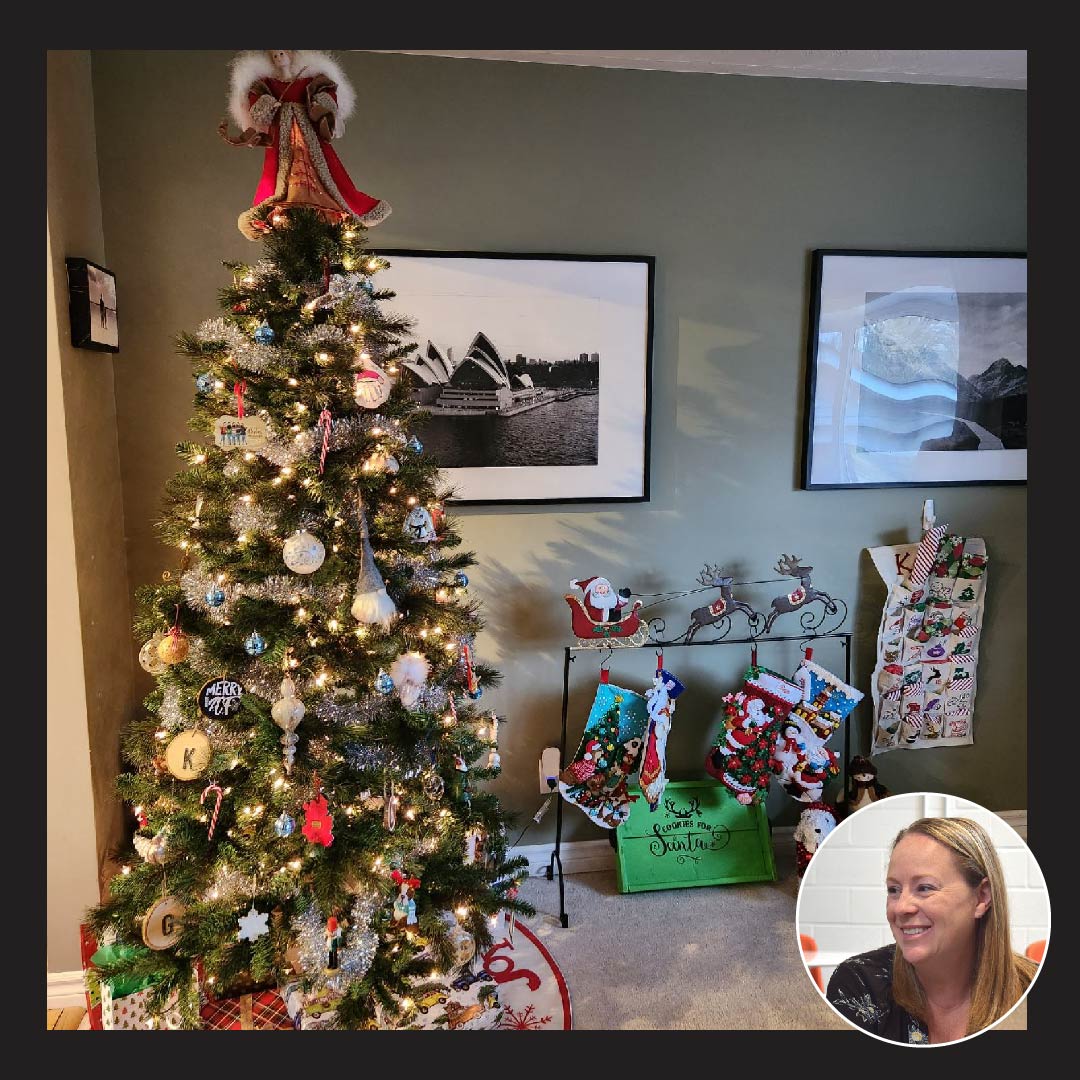 StryveMarketing's tweet photo. 'Tis the season 🎅 ! Stryvers are getting in the holiday spirit through the magic of ✨ home decor ✨.

We’re pretty pumped to show you how we’re decorating. Check it out, and let us know your favs in the comments! 🎄

#HolidayDecor  #WorkCulture #MarketingAgency https://t.co/eHNoIGlrhk