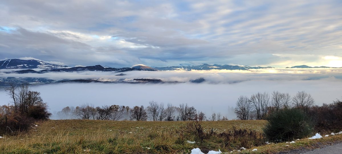 ImagesDuCoin's tweet photo. Après la pluie vient le beau temps... Gap la Capitale douce #gap #hautesalpes #merdenuages #montagne #hiver #visitgap #visitgap_officiel @Marc_Hay_BFMTV https://t.co/2B2mBSTRGu