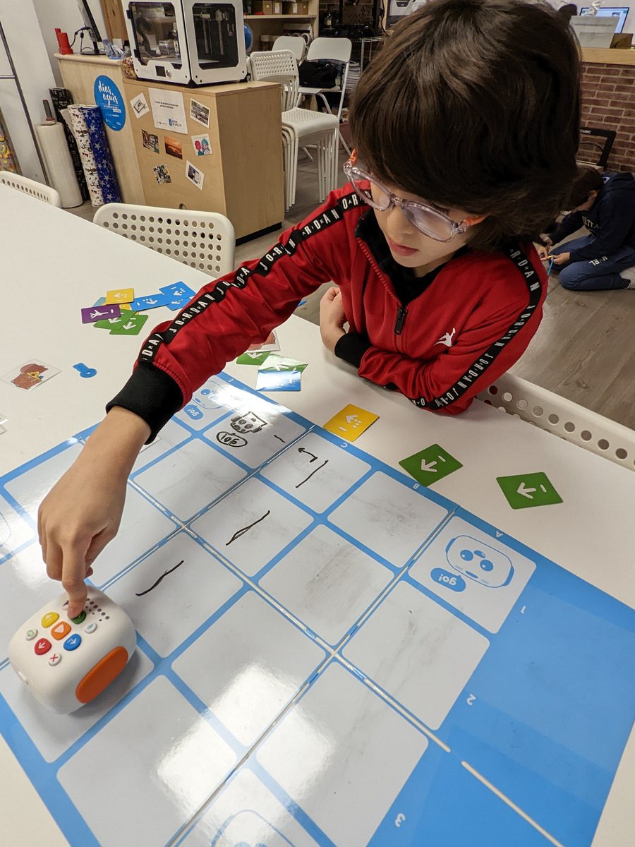 MakerSt_ALLKNOW's tweet image. Este último mes hemos participado en el Programa Piloto de @matatalab_official 👏

Los alumnos y alumnas de la STEAM Academy han podido explorar el fondo marino con la ayuda del Tale-Bot 🥳

#matatalab #talebot #STEAM #roboticaeducativa  #matatalabPilotProgram  #Trymatatalab