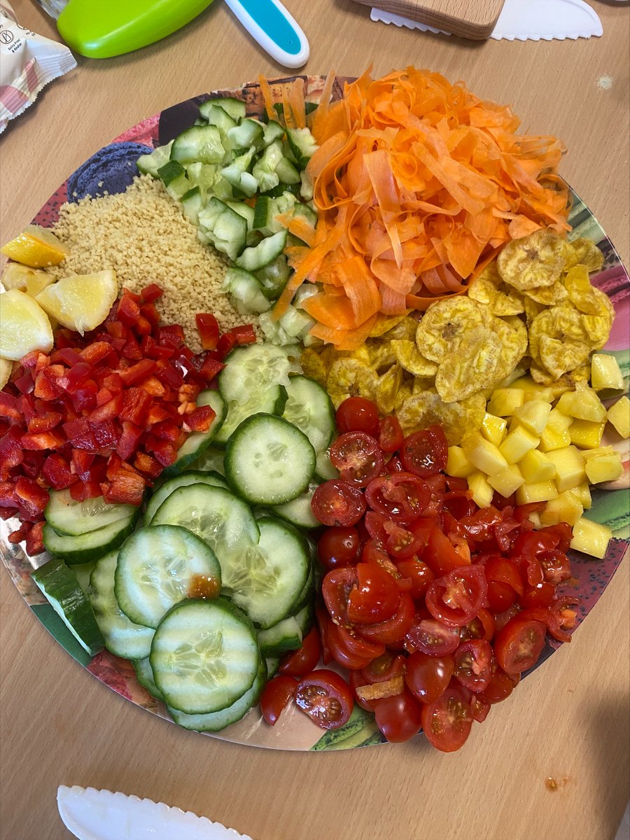 dixons_mb's tweet photo. Year 2 have been learning how to prepare food safely to create a Gambian salad with fonio and plantain. Fantastic job Year 2! #trynewfood #peel #chop #slice #dice #teamwork https://t.co/YCZET4V9cK