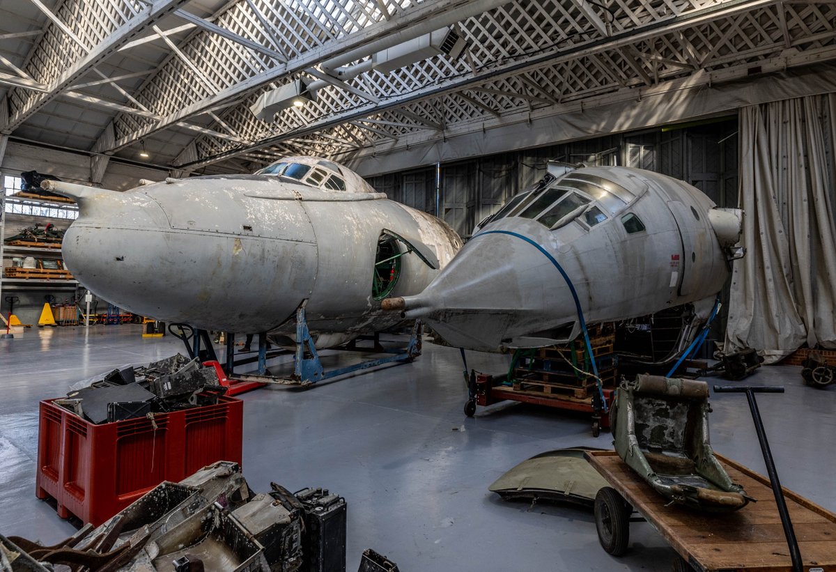 IWM is delighted to have recently acquired cockpits from both a Vickers Valiant B1 (XD826) and a Handley Page Victor K2 (XH699) from private collector, Nigel Towler. <1/2>