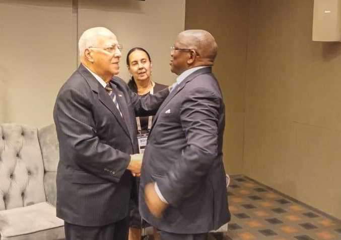 EmbacubaChina's tweet photo. DPM Ricardo Cabrisas is completing work program in #Angola 🇦🇴 on 10th #OACPSSummit. 

He met #OACPS Sec Gen, Georges Rebelo Pinto Chikoti, &amp; Min of State, Adão Correia de Almeida to exchange on challenges of ACP nations &amp; on their rejection to blockade vs #Cuba 🇨🇺

#EndTheEmbargo https://t.co/vR3NLhtn1G