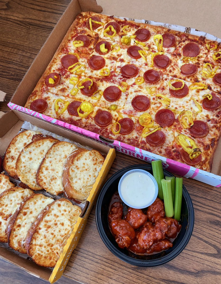 LedoPizza's tweet photo. 💥 #FridayFeeling GIVEAWAY 💥

RETWEET and FOLLOW 
to be entered for a chance to win a 
$50 #LedoPizza Gift Card!

2 winners picked 10pm 12/9/22

✨ Earn Rewards &amp; Points when Ordering Online with My Ledo Rewards!

📲 https://t.co/dR6Yi5DyMO https://t.co/UhMNsUnO5g