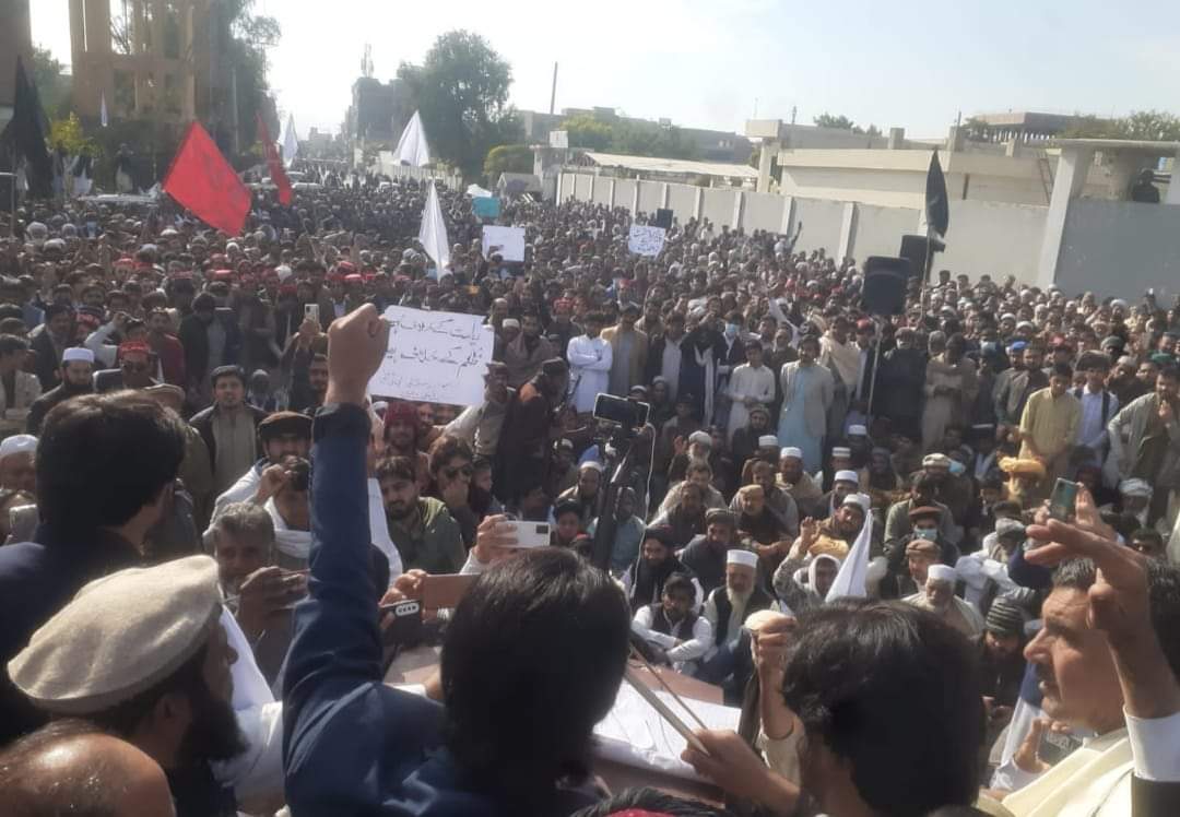 Khushal_Khattak's tweet photo. Earlier today, @NadeemAsker Provincial General Secretary of @NDM_Official Pakhtunkhwa, led our party's delegation to participate in the massive protest in Bannu against the killings of our people and against terrorism. As usual, the mainstream has chosen to ignore the protest. https://t.co/egIJ1f2G3r
