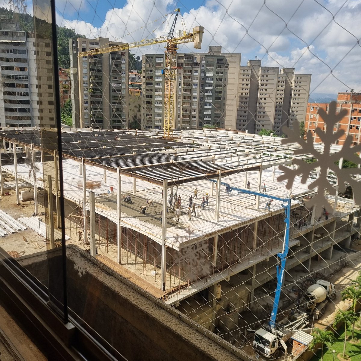 minervadelia's tweet image. Te envidio Conde de Oripoto, la tranquilidad aqui, estamos hartos del ruido de #enchufateconTraki, ayer y hoy, todo el santo dia vaciando cemento