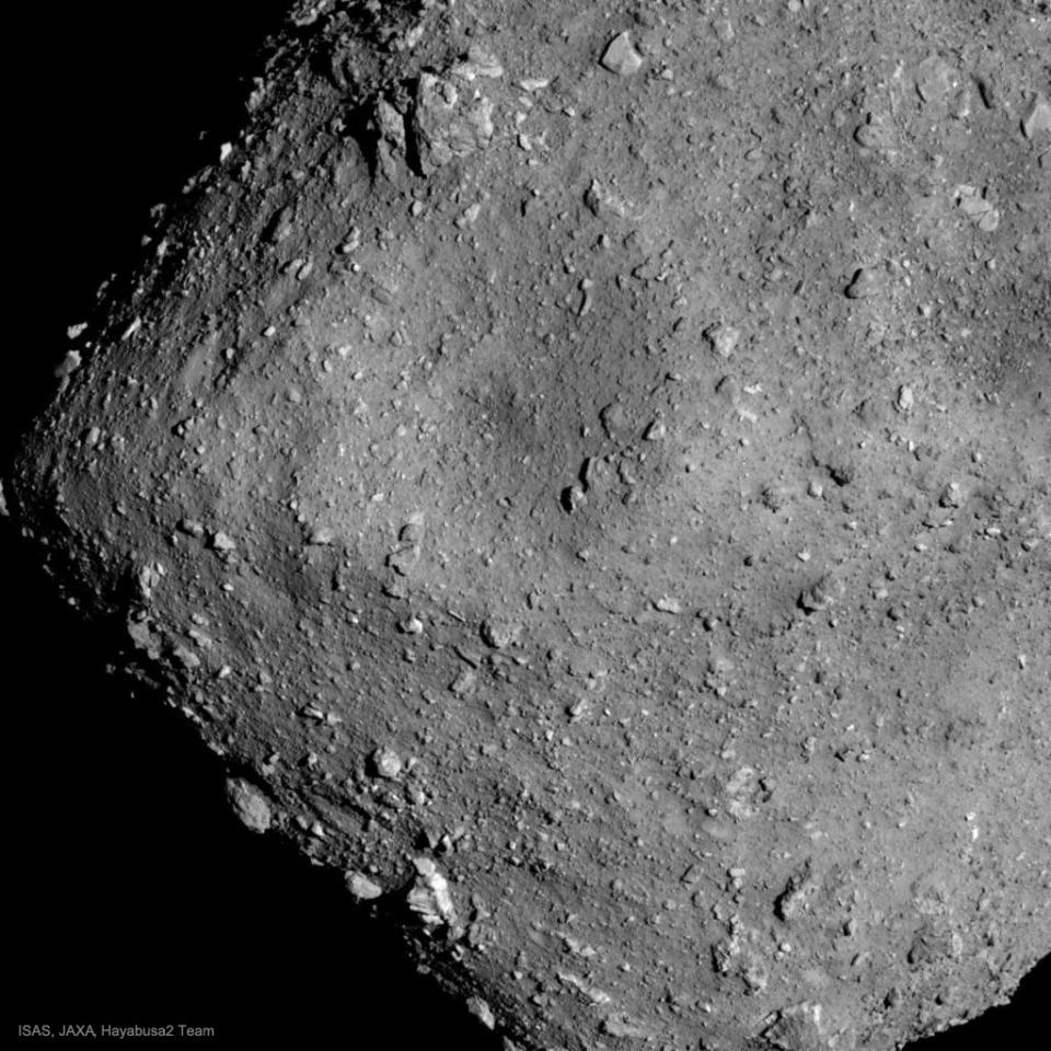 neo_mapp's tweet photo. @sd_raducan and Martin Jutzi used #simulation to analyse asteroid Ryugu crater made by @haya2e_jaxa mission. Their research unveils new insights into the formation and development of #asteroids. Learn more in this @ScienceDaily article https://t.co/vNCOlQ4lEW https://t.co/6n9I8fYqYn