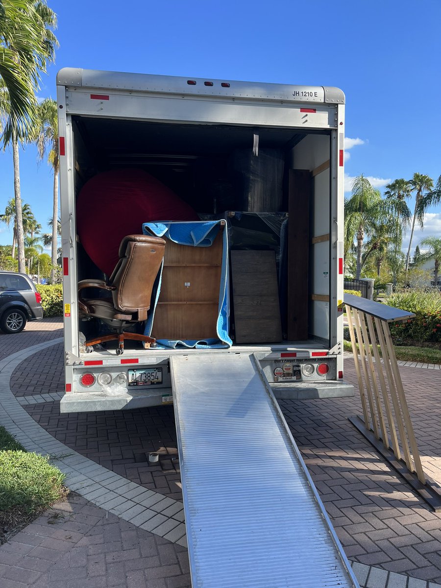 bythebaymovers's tweet photo. Beautiful day to move! #bythebaymovers #movers #floridamoving #movingcompany https://t.co/WBhgeGFoLe