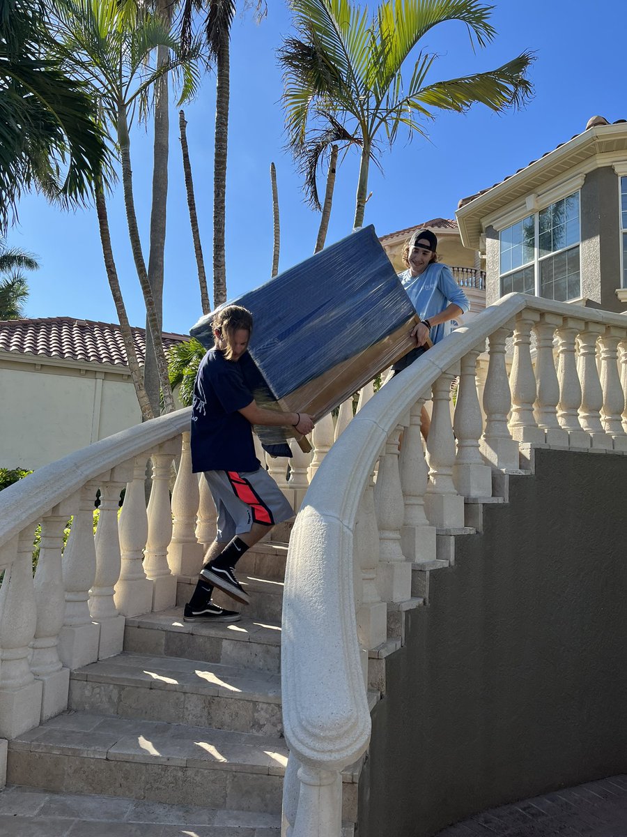 bythebaymovers's tweet photo. Beautiful day to move! #bythebaymovers #movers #floridamoving #movingcompany https://t.co/WBhgeGFoLe