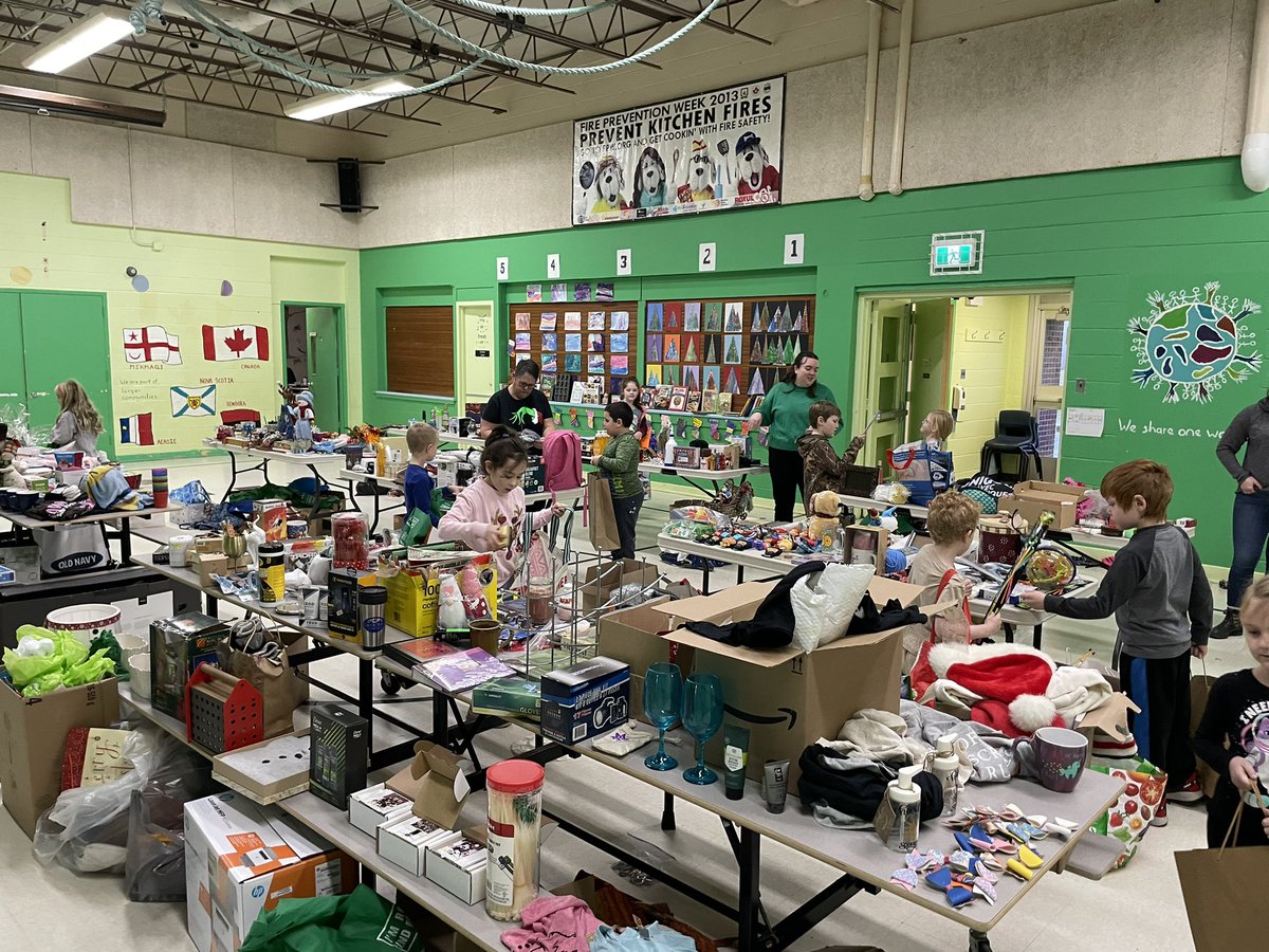 TMPDS1's tweet photo. Students very excited to be shopping at school today.  Thank you to the wonderful community support of thousands of donated items! https://t.co/S0SmHqsUxw