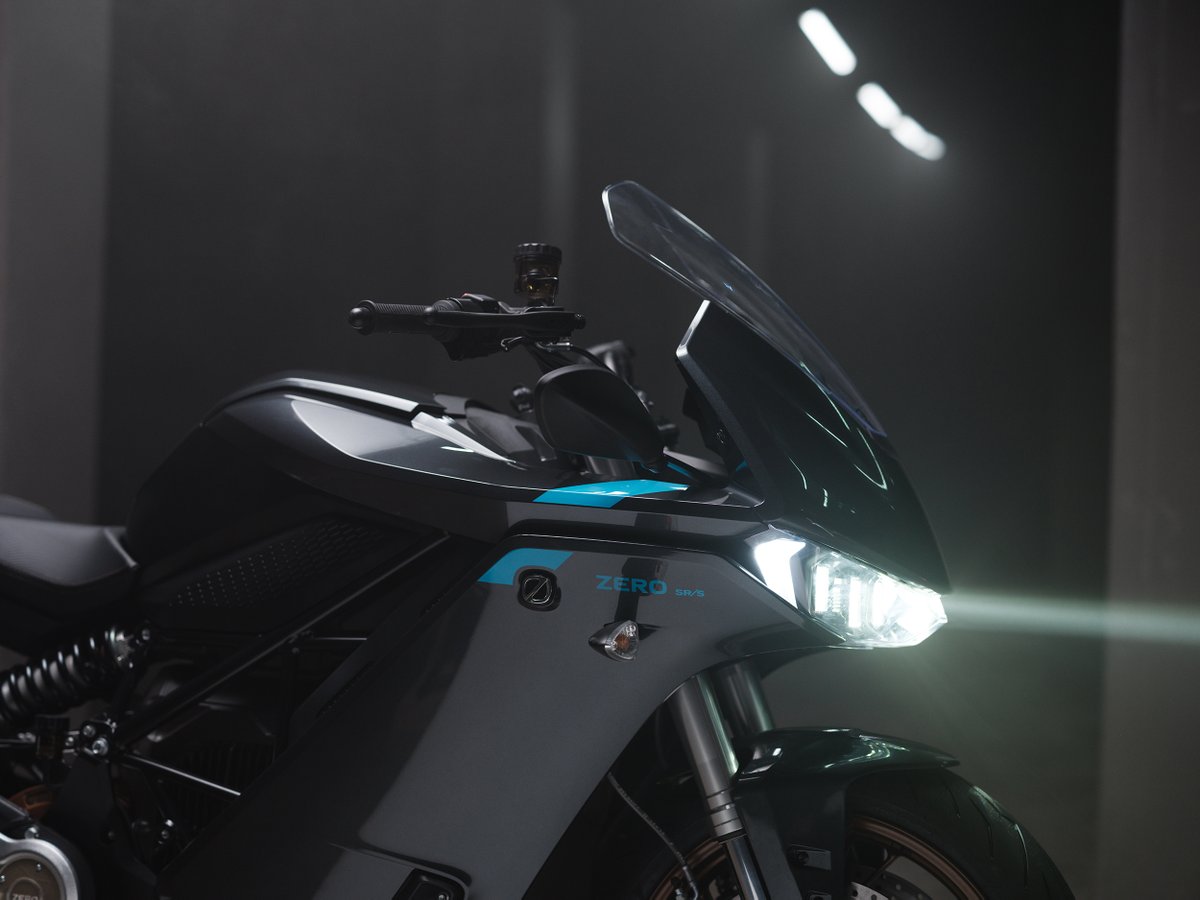 ZeroMC's tweet photo. The SR/S is back in black for 2023 with more style, range, &amp; accessory options than ever. ⚡ Equipped with our largest capacity battery, the Z-Force 17.3 kWh, you can now achieve up to 187 miles of range on a single charge.

Learn more - https://t.co/SwCM5tTzNf
#ZeroMotorcycles https://t.co/C6pSuZyKDo