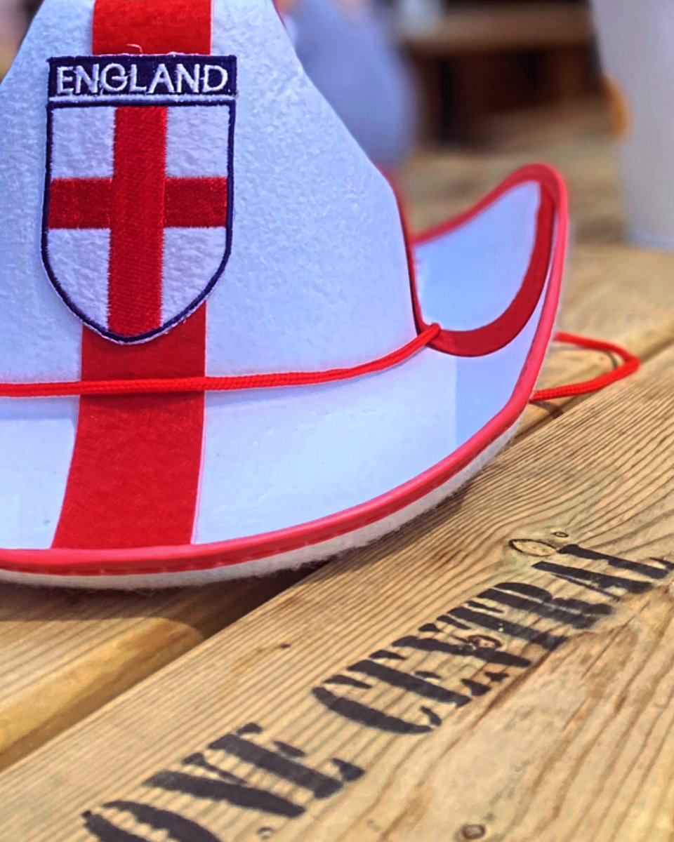 🏴󠁧󠁢󠁥󠁮󠁧󠁿 ENGLAND v FRANCE ⚽️ showing on all screens tomorrow evening 🙌🏻 complete with tasty food &amp; drinks from traders 🍕🍻 

#Altrincham