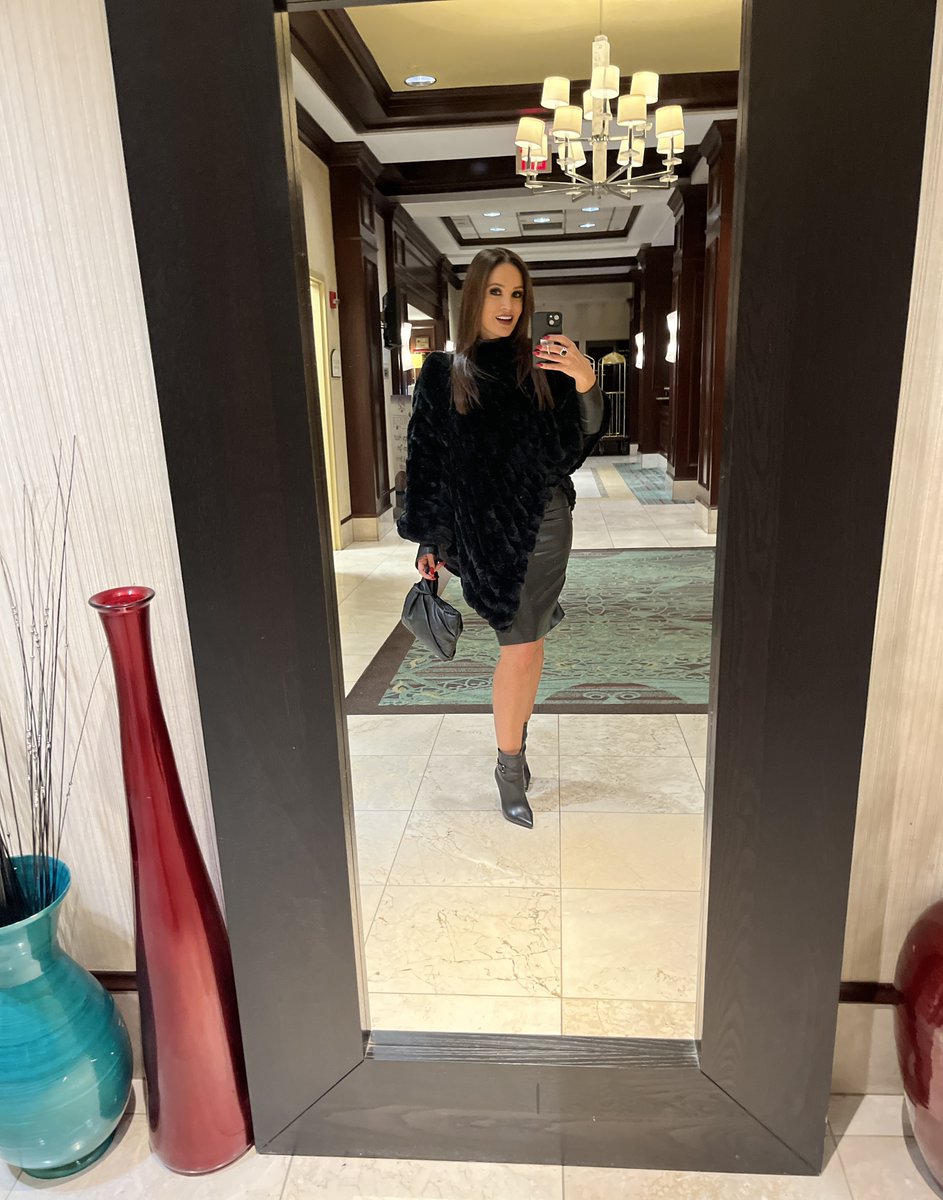 Lisa Ann on Twitter: "Sometimes I Selfie!"