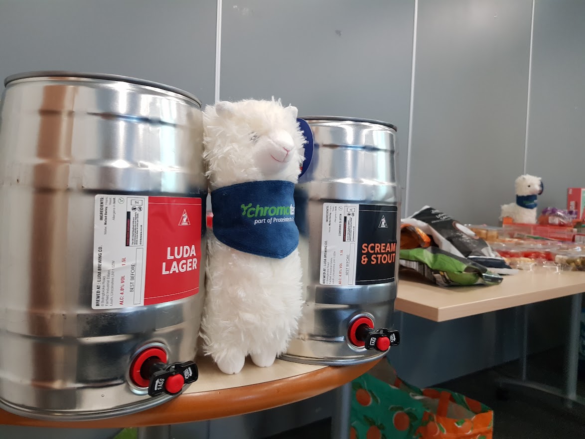A BIG Merry Christmas &amp; Happy Holidays from the Brain Inflammation Group!🧑‍🎄Celebrating a wonderful year of exciting research and lots of new faces. Refreshments (&amp; alpacas!) kindly provided by <a href="/Proteintech/">Proteintech Group</a> 🧪🔬