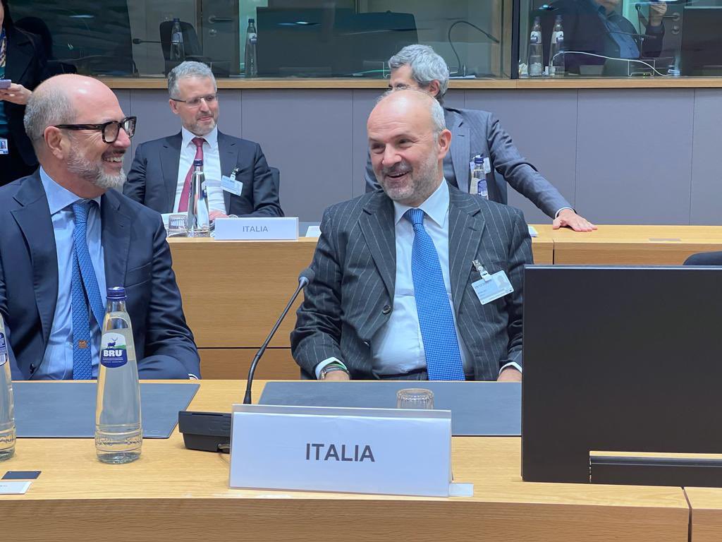 🇮🇹🇪🇺| ll ministro Orazio Schillaci ha partecipato al consiglio #EPSCO #salute a Bruxelles. 
Al centro del confronto dei ministri della salute europei: screening oncologici, vaccinazioni e spazio europeo dei dati sanitari.