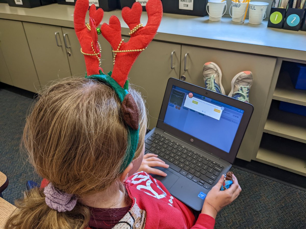 MrsStormsSquad's tweet photo. Some serious problem-solving going on today during #FISDHourofCode! #FISDMadetoShine @allenelem #AllenThird #OurAllenLegacy @FriscoISDTech https://t.co/flz7hRmFhn