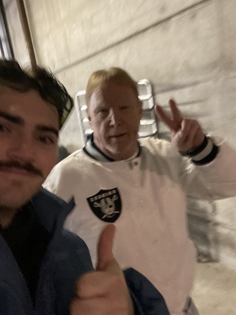C_Byron99's tweet photo. @barstoolsports Ice Cube this week, me the week before. Mark Davis loves a peace sign ✌🏻 https://t.co/OCBXYc687q