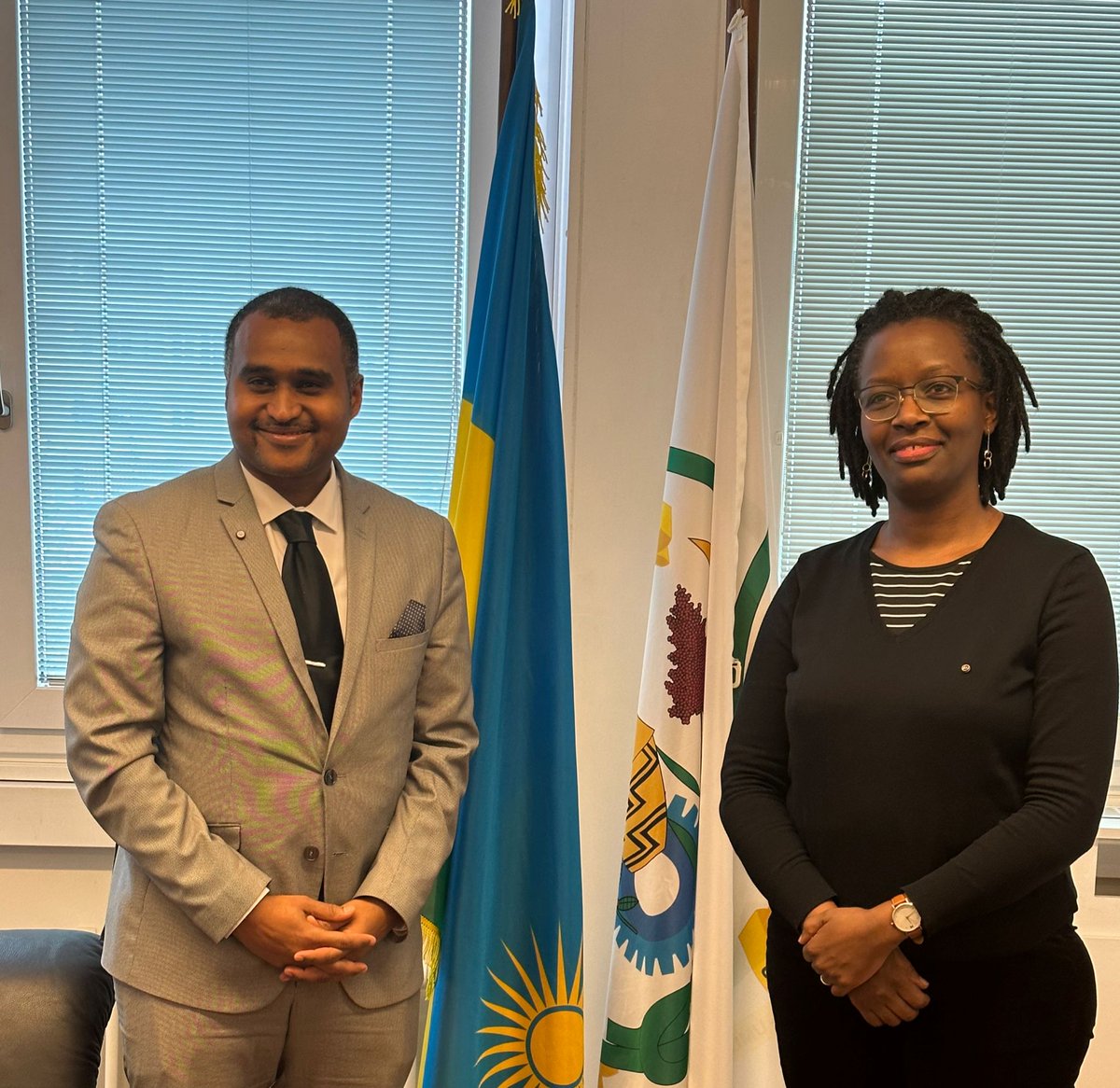 Ce matin, Amb. <a href="/MCRwakazina/">M Chantal Rwakazina</a>, en sa qualité de Co-Coordinatrice du Groupe des Ambassadeurs Francophones à Genève sur le numérique, a reçu <a href="/MMohammedTraore/">Joseph Mohammed Traore</a>, Conseiller de la SG de <a href="/OIFrancophonie/">La Francophonie</a> pour un échange sur la contribution du Groupe dans le domaine du numérique.