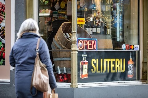 Een integrale aanpak bij het signaleren van problemen rond #alcohol levert de meeste gezondheidswinst op. Hoe doe je dat samen? RIVM ondersteunt komend jaar 3-4 samenwerkingen van #gemeente(n), #GGD en instelling voor verslavingszorg. Lees meer op loketgezondleven.nl/gezondheidsthe….