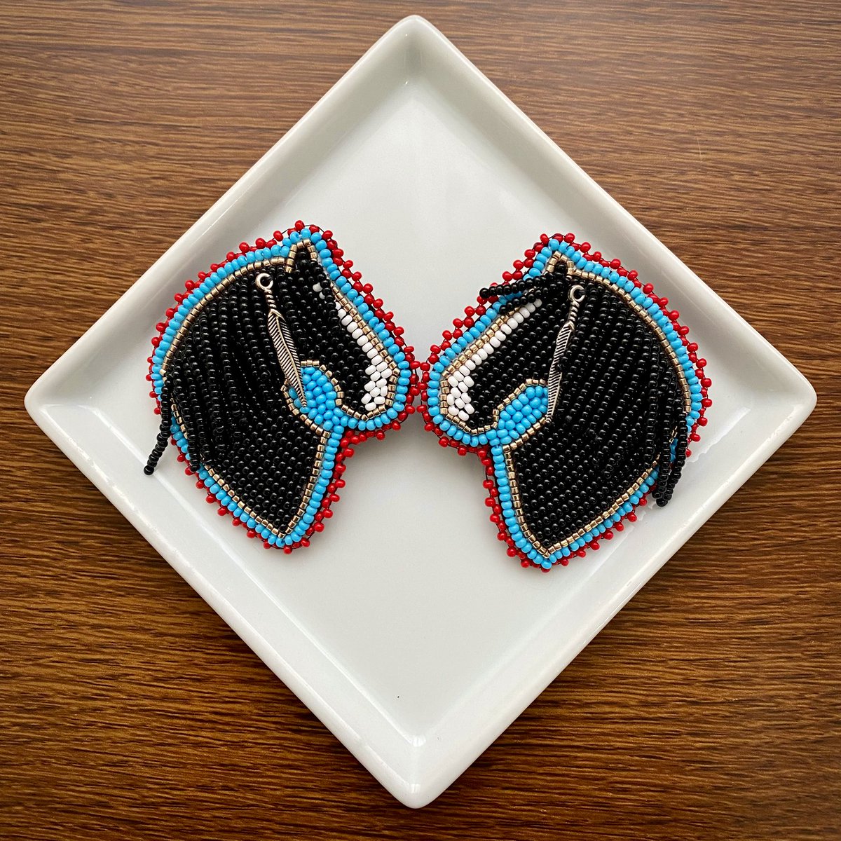 #ArtAdventCalendar day 9, more horses- I did a pair in black, as well. #fridaymorning #ArtistOnTwitter #Beaded #beadedearrings #beadembroidery #beadwork #handmade #handmadejewelry #indigenousmade #NativeTwitter