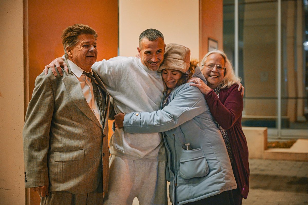 bendog28's tweet photo. Alan Butts served over 19 years in prison for a crime he did not commit. His conviction was recently overturned and last night, he left the courthouse a free man. I’m grateful to have had the opportunity to help such an amazing person regain his freedom. https://t.co/fkA3SFGTcE