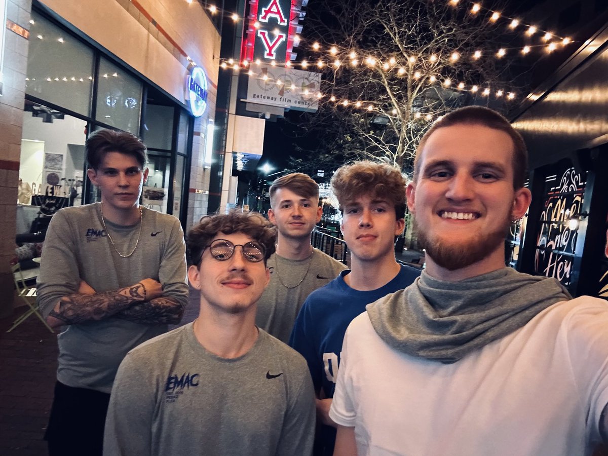 corey_harmon15's tweet photo. back in the rec league and we got a match tonight 🍀 https://t.co/kySoyCOCDW