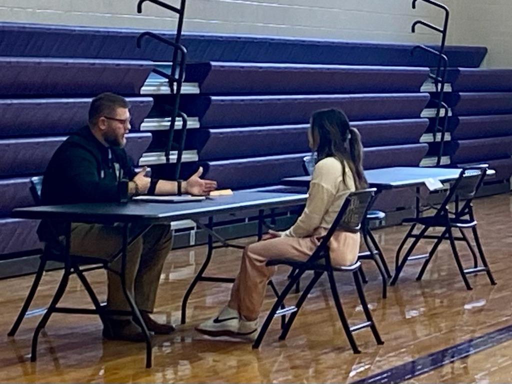 EducatorTPorter's tweet photo. @ArkCitySchools Seniors spent time with community leaders Thursday honing their resume preparation and interview skills during mock interviews #BulldogCAREERS #ArkCityPROUD https://t.co/nzLJZI5D4u