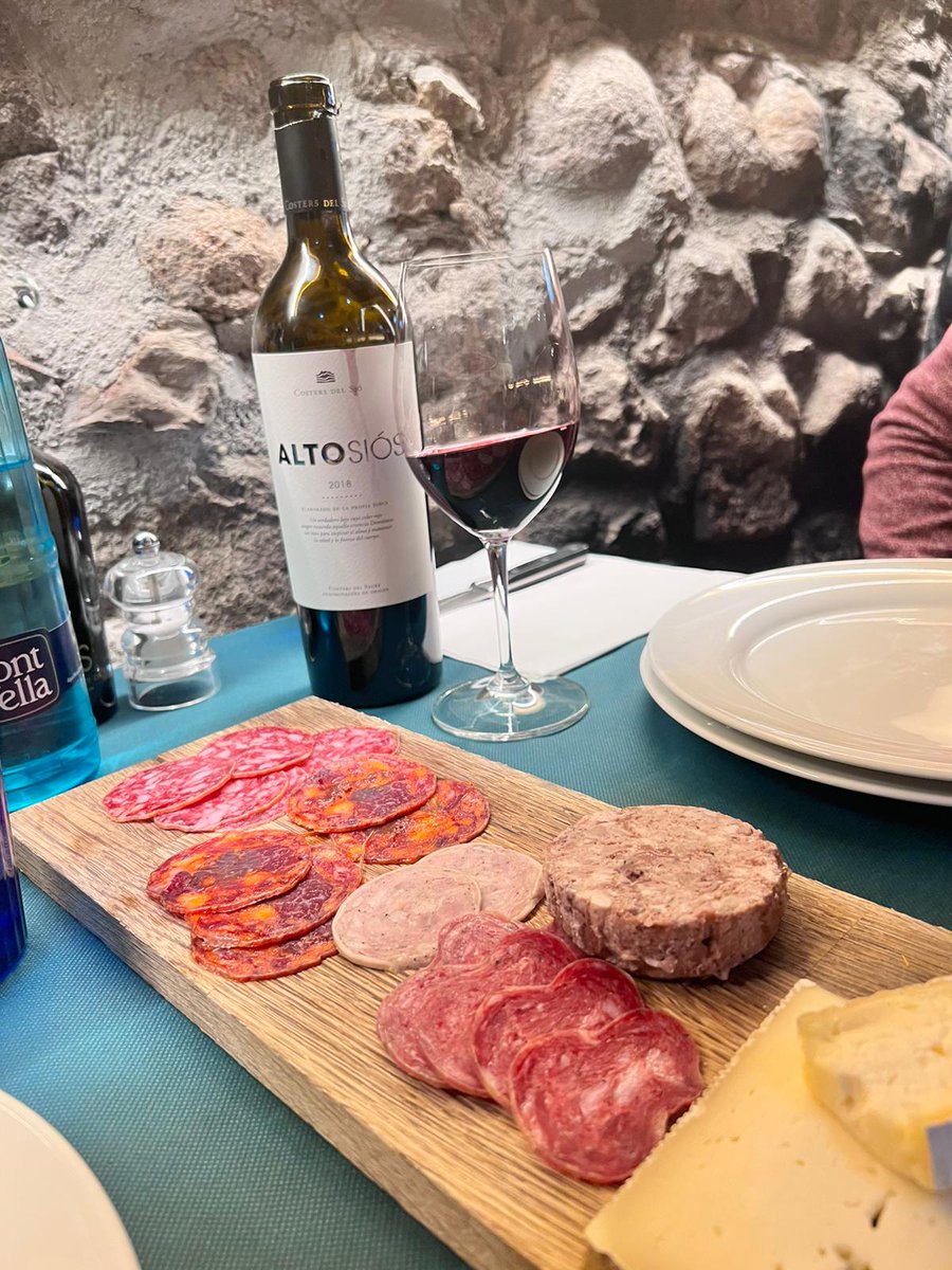 Vivirinvertir1's tweet photo. ποΈEscapada a la Valla d'AranποΈ
πEstreno de la furgoππ₯©π·π₯
#invertirenvalor #vanlife #vanviews #chuletΓ³n #vino #ValldAran #furgo #nieve https://t.co/to8uVadZte
