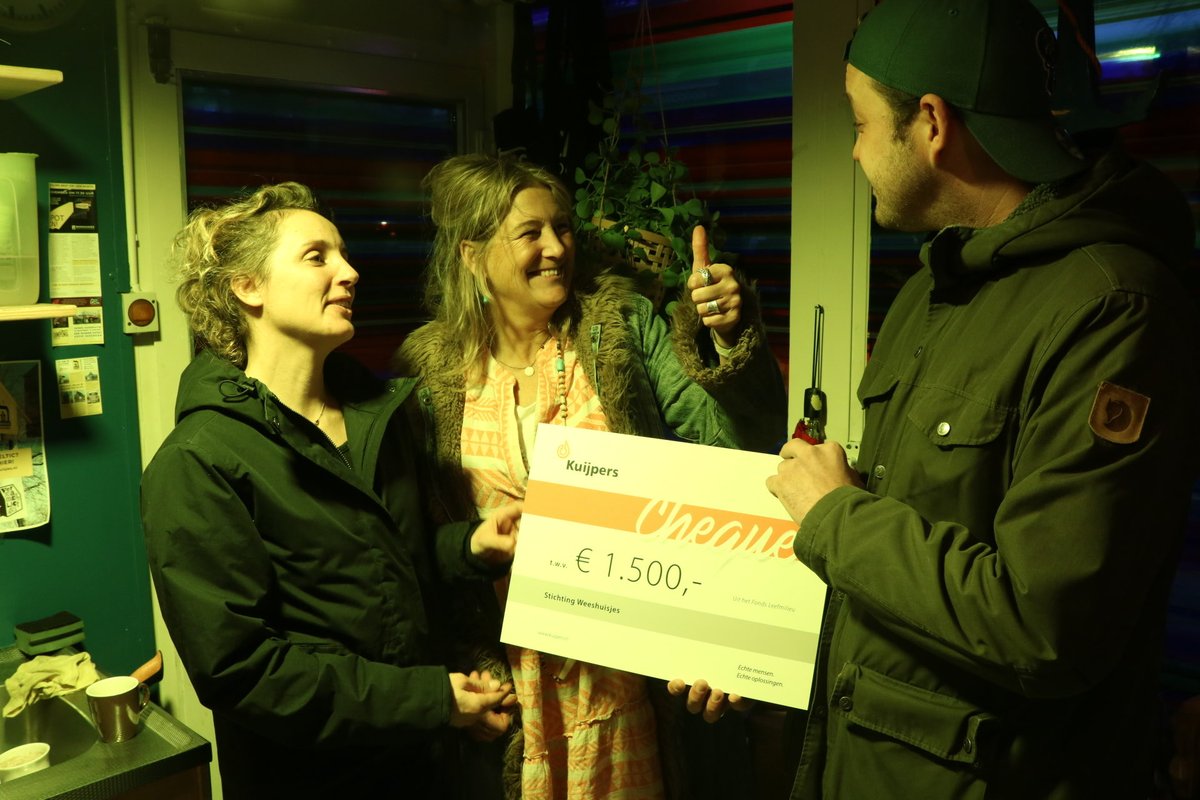 December is geefmaand
⁦<a href="/Weeshuisjes/">weeshuisjes</a>⁩ ontvangt mooie donatie van Robin van Bers van installatiebedrijf ⁦<a href="/KuijpersNL/">Kuijpers</a>⁩
👉 …ertogenbosch.lokalegoededoelengids.nl/goede-doelen/w…

#lokalegoededoelen #shertogenbosch
Wees sociaal, steun lokaal!