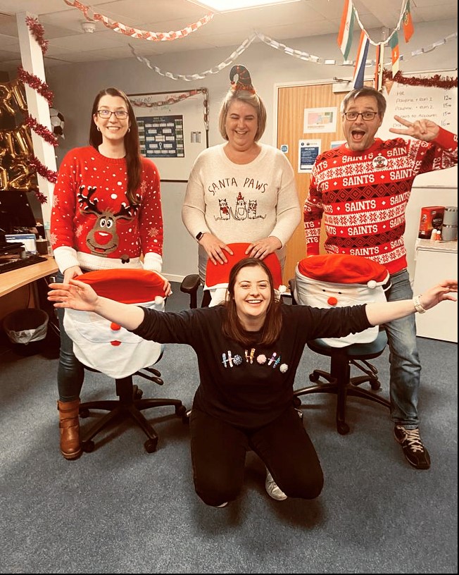 Today, across Snows we embraced the festivities as we put on our Christmas jumpers in aid of our charity initiative: Mission 60! 🎄 If you would like to donate to our six well-deserving charities, you can click the link here: bit.ly/3iQFaVL #ChristmasJumperDay