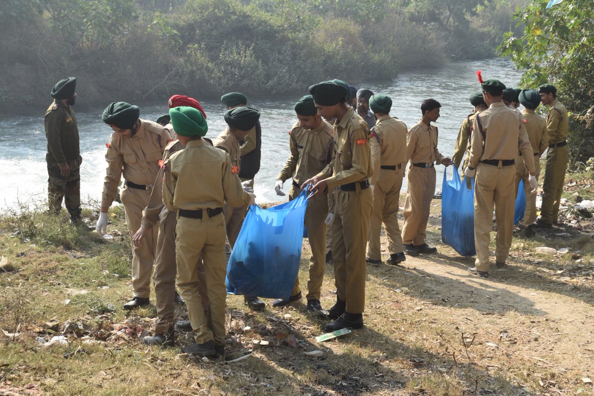 CPhhp's tweet photo. 24 Pb Bn/ Amritsar Gp Cdts actively taking part in Cleanliness drive as part of Puneet Sagar Abhiyan
#HQ_DG_NCC
#SpokespersonMoD
#drashokkumar_ias
#NCCcamps
#NCCPuneetSagarAbhiyaan https://t.co/saMFMVIqr1