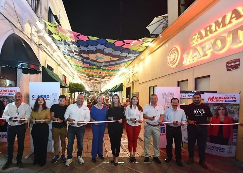 ColimaMunicipio's tweet image. ¿Ya visitaste el #AndadorConstitución🤩?

¡Ven! Conoce el #CieloTejito que se hizo con la participación de más de 200 tejedoras y tejedores de Etzatlán, Jalisco. 

Con artesanías de la región ¡Come, ama, #ViveColima♥️!