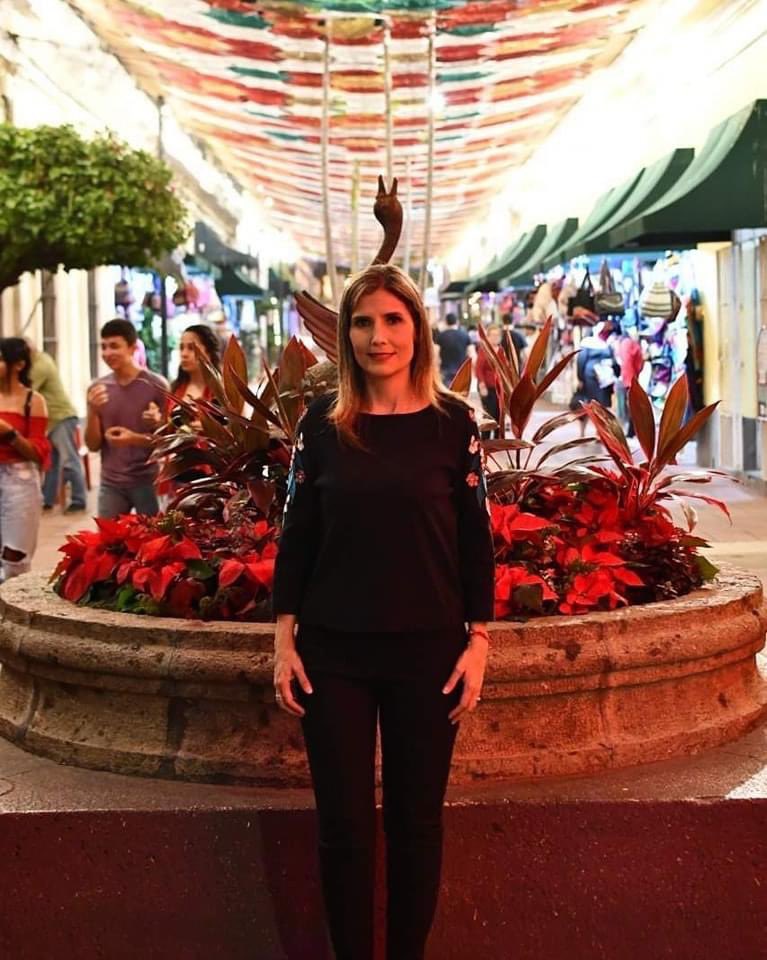 ColimaMunicipio's tweet image. ¿Ya visitaste el #AndadorConstitución🤩?

¡Ven! Conoce el #CieloTejito que se hizo con la participación de más de 200 tejedoras y tejedores de Etzatlán, Jalisco. 

Con artesanías de la región ¡Come, ama, #ViveColima♥️!