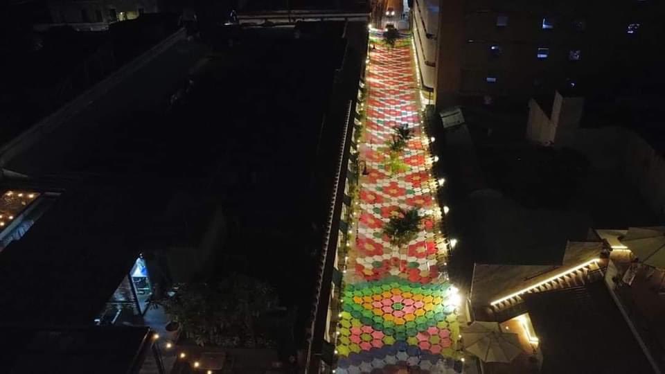 ColimaMunicipio's tweet image. ¿Ya visitaste el #AndadorConstitución🤩?

¡Ven! Conoce el #CieloTejito que se hizo con la participación de más de 200 tejedoras y tejedores de Etzatlán, Jalisco. 

Con artesanías de la región ¡Come, ama, #ViveColima♥️!