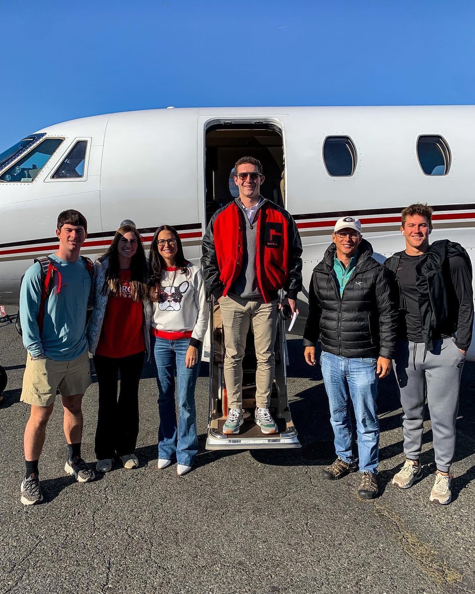 Stetson Fleming Bennett IV  just touchdown in New York….✈️

College fanbases across America are punching in the air (BIG MAD)

Well, in Dawgnation, we salute our QB! Go Dawgs!!