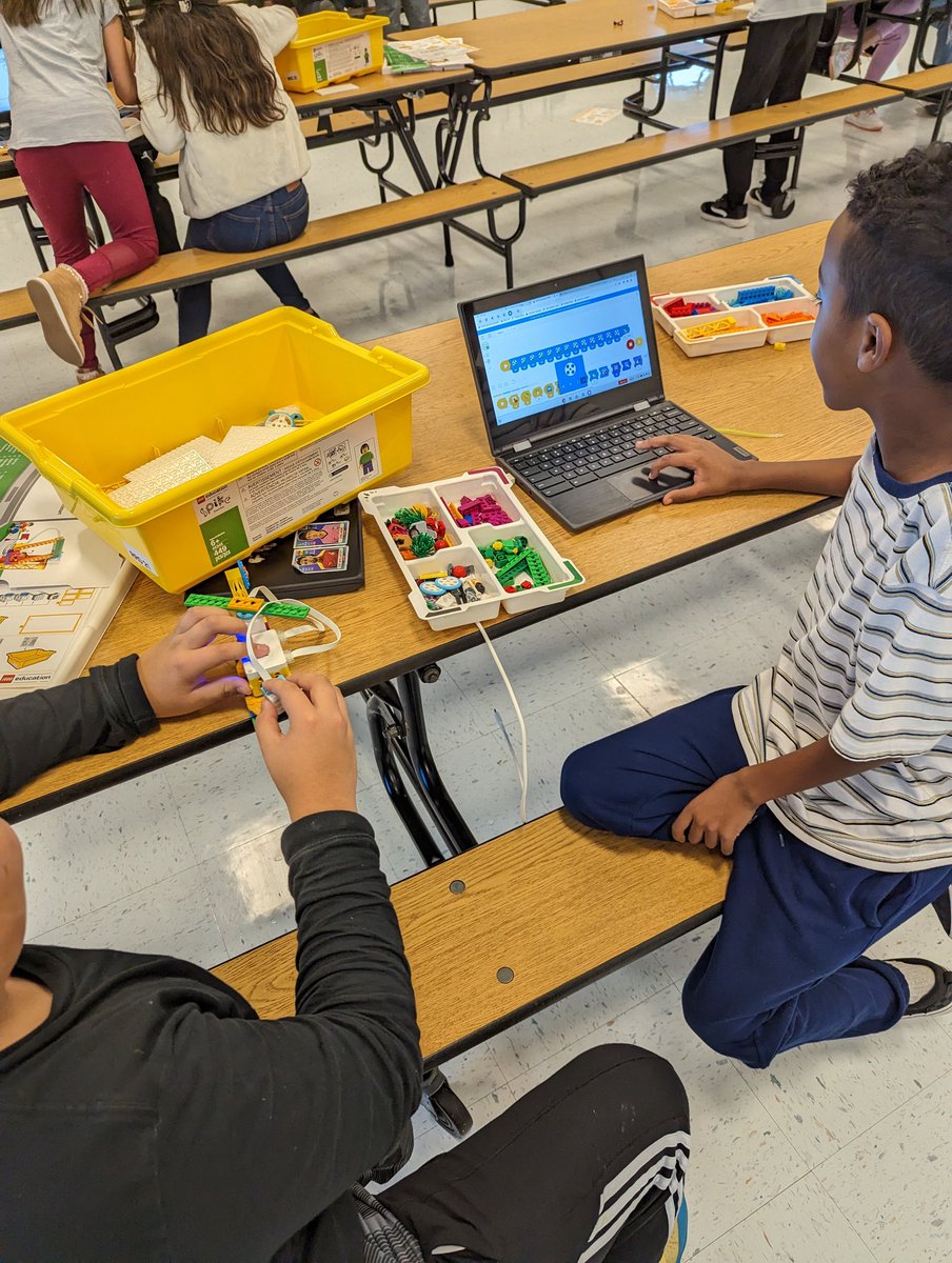 mattharbert21's tweet photo. The @RRD_LCPS #HourOfCode event went very well! The kids had a great time exploring #cubelets, #LegoSpike, @Ozobot evos, and #GoogleCSFirst! @LEGO_Education @GoogleForEdu @csforlcps @Mrs_Mark_ https://t.co/PMs2xEKcxG