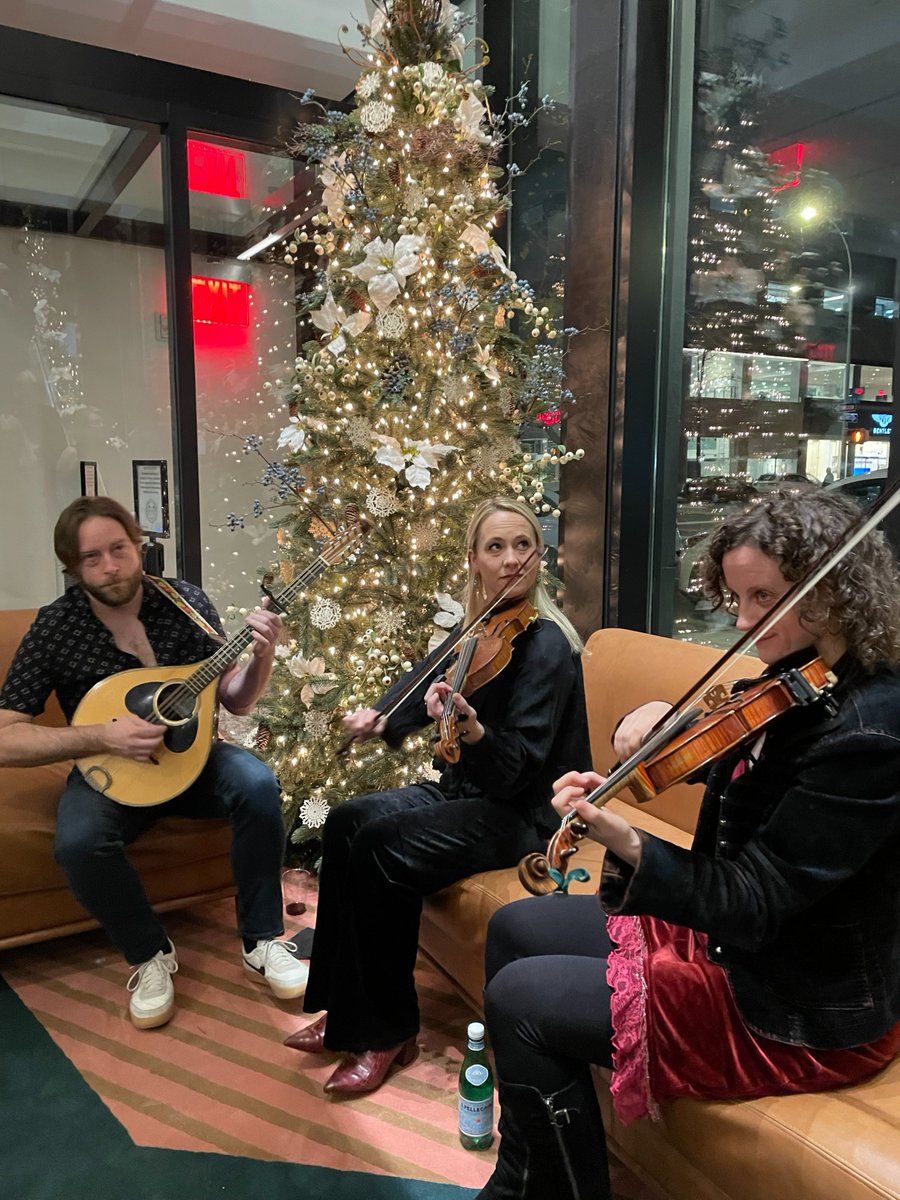 IrelandinNY's tweet photo. Last night we were proud to host a wonderful, festive celebration at our Holiday Céilí in partnership with @IrishArtsCenter. It was a pleasure to open the holiday season and connect with so many members of the Irish Diaspora in NYC. https://t.co/h4ttSzDEXY