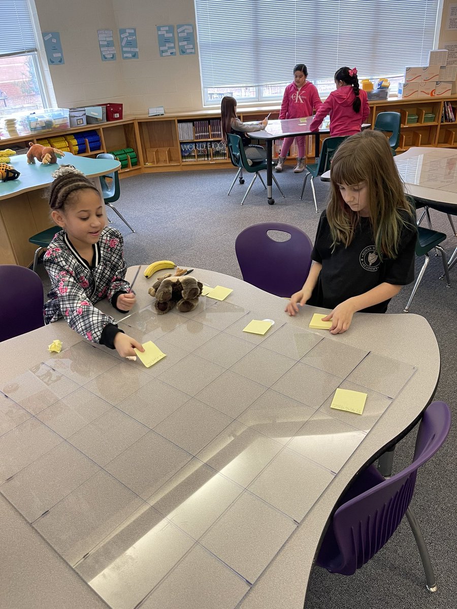 paul_PR0PER's tweet image. Retelling a story using Bee-Bots. #loveofliteracy #SEAStoday