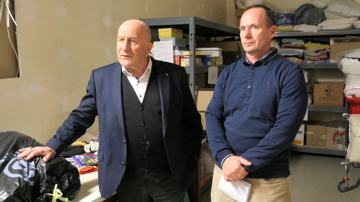 tarnetgaronne82's tweet photo. 🇺🇦 Aujourd’hui, #MichelWeill, président de @tarnetgaronne82 se rend dans la galerie marchande du #SuperU d’#Albasud à #Montauban, afin de rencontrer les bénévoles de l’association Occitalien, qui viennent en aide aux plus démunis et préparent des colis pour l’Ukraine. https://t.co/QXOQmVPWF8