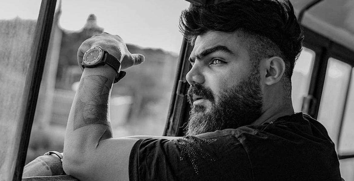 Ich habe die Patenschaft für #SamanYasin übernommen. Seit Oktober befindet sich der iranische Rapper im Gefängnis. Er wurde dort gefoltert, zu einem Geständnis gezwungen und daraufhin zum Tode verurteilt. 

#FreeIran2022 #IranRevolution2022 #IranRevoIution #Iran