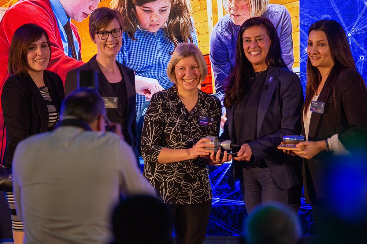 Tomorrow´s #engineers are inspired by today’s teachers: yesterday I had the honour of meeting exceptional #STEM teachers &amp; to present the <a href="/RollsRoyce/">Rolls-Royce</a> Schools Prize for Science &amp; Technology to <a href="/RydersHayes/">Ryders Hayes School</a>🏅
 Congratulations to all the finalists! 👏👏👏